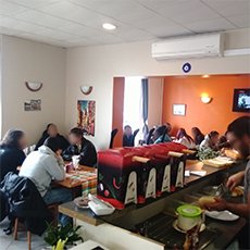 image de clients de la nouvelle adresse du Divan Restaurant