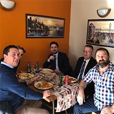 photo du maire de Reims Arnaud Robinet en visite au Divan Restaurant