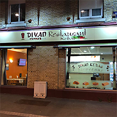 photo de la nouvelle décoration de la vitrine, du Divan Restaurant